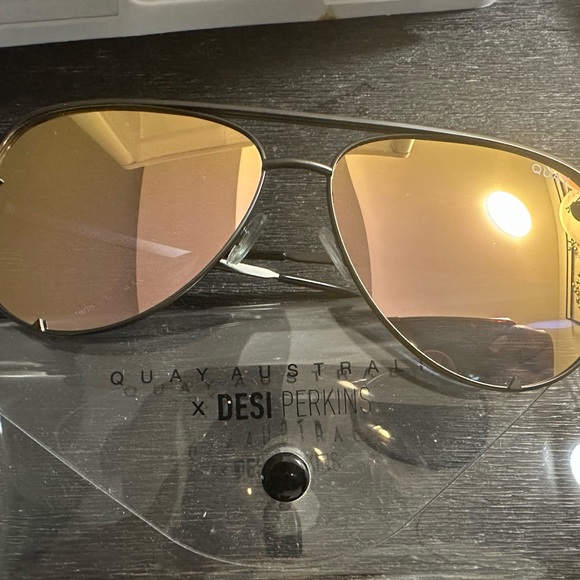 Quay Australia x Desi Perkins High Key Sunglasses Gunmetal and Rose - Picture 1 of 1
